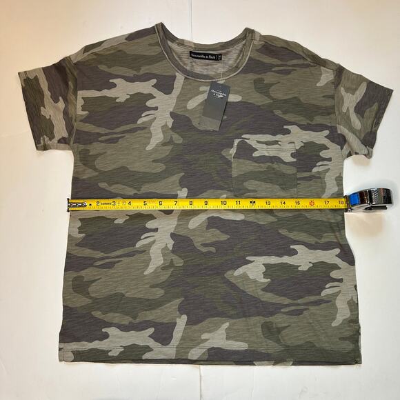 Abercrombie & Fitch Green Camo Print Pocket T-Shirt - Women's Size XS - NWT - Picture 4 of 6